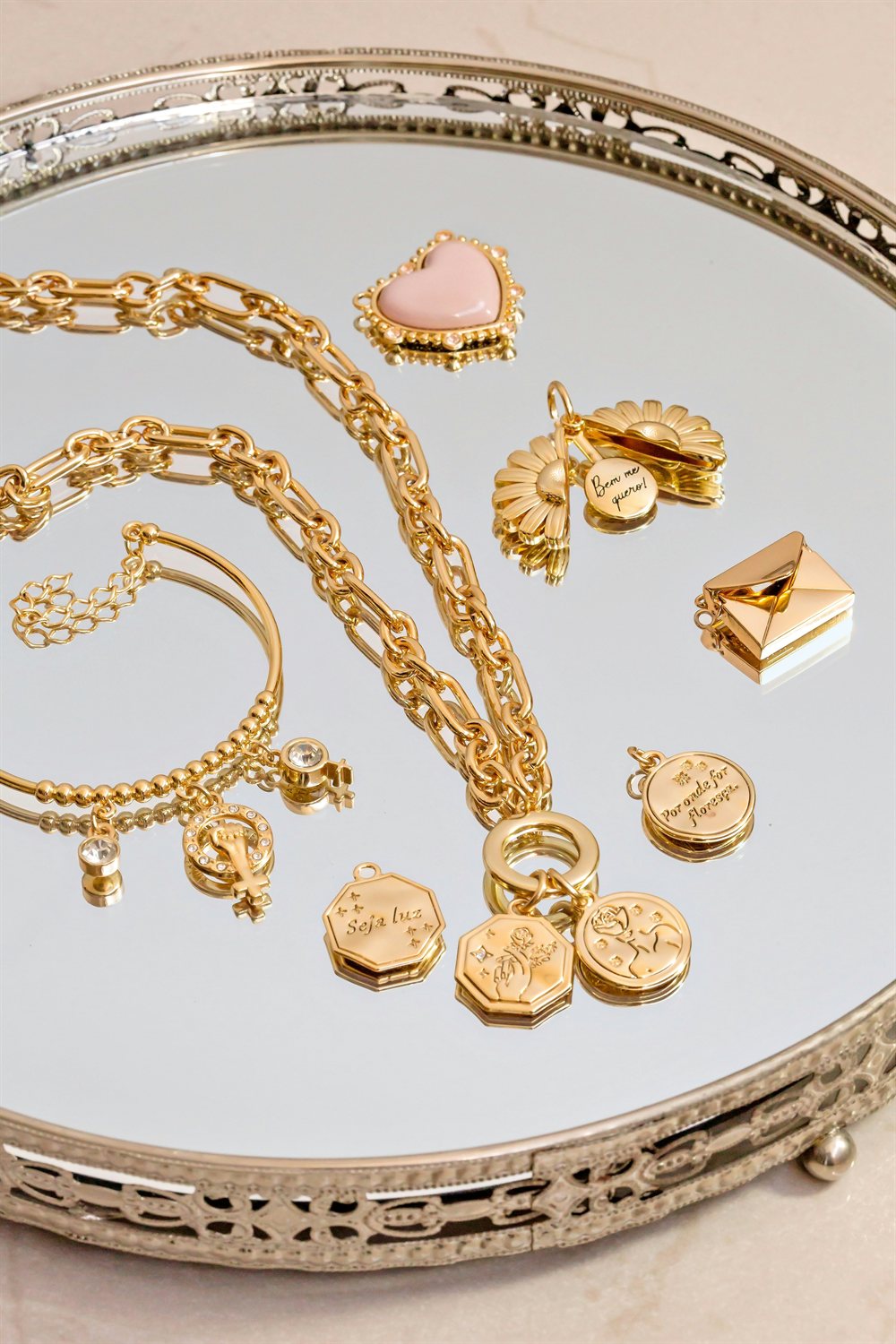 Correntes e pulseiras em ouro